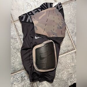 NIKE COMPRESSION BODY ARMOR SHORTS MEN’S XL